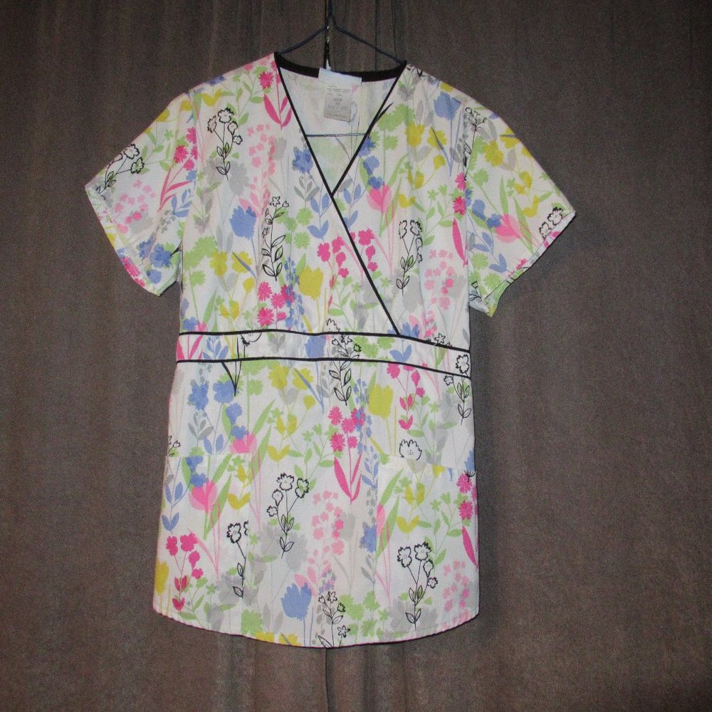 Super cute scrub top